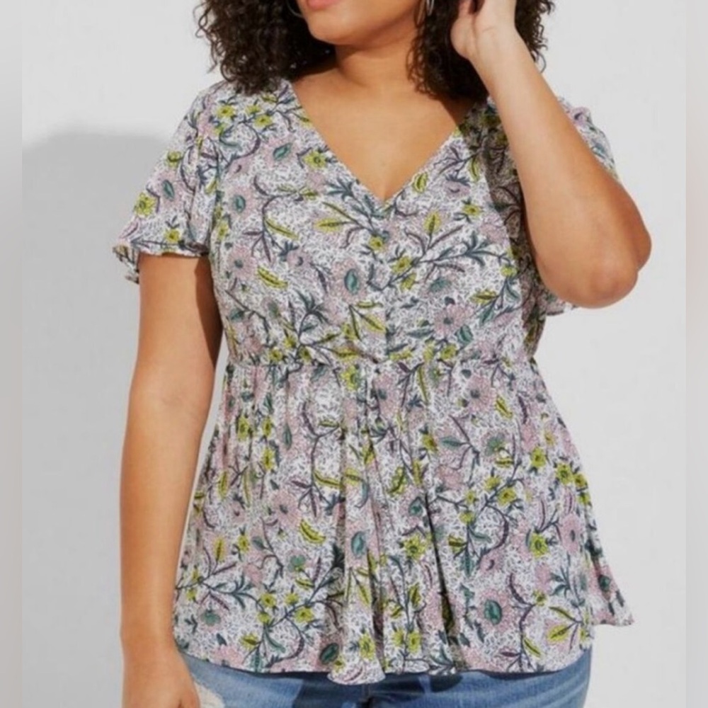 Torrid Floral V Neck Flutter Sleeve Babydoll Blouse Torrid Size 1, 1X